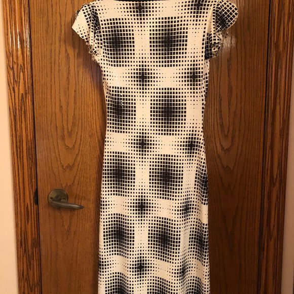 Women White and Black Sparks Dress - Picture 3 of 7